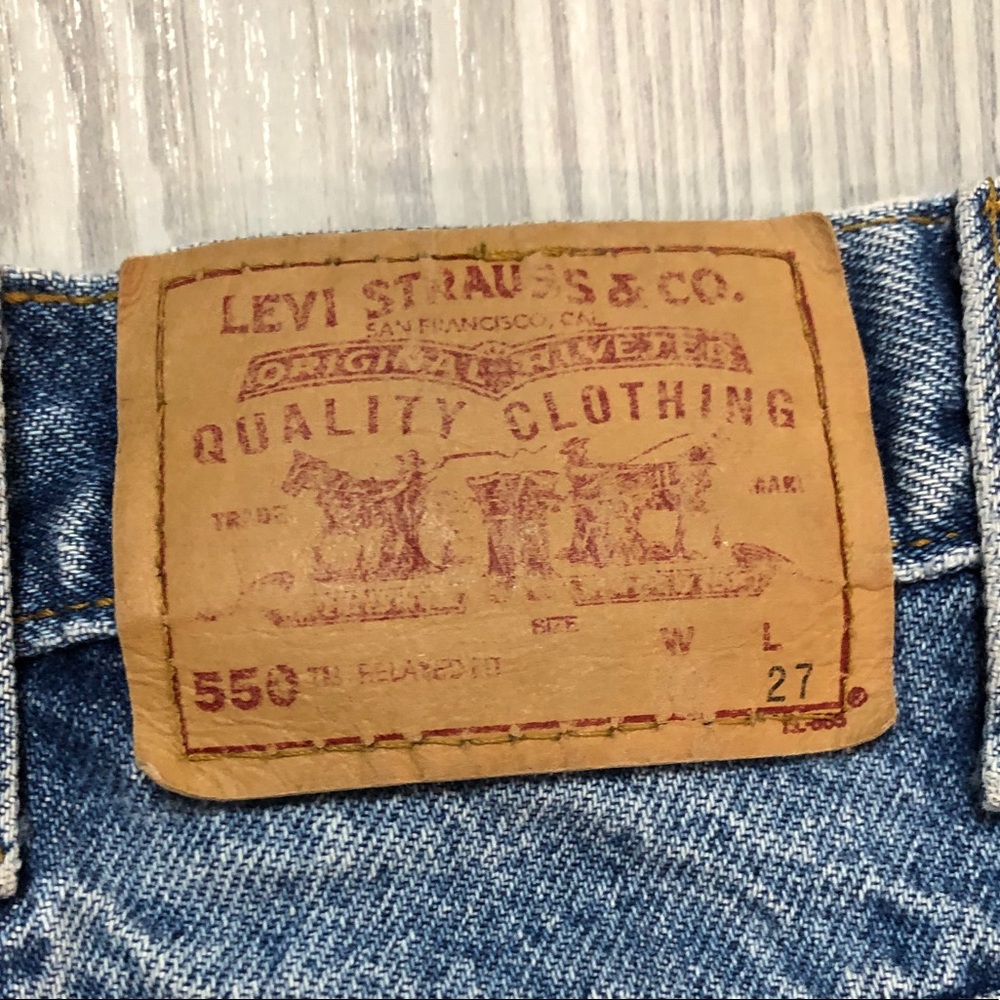 Distressed Levi Shorts 🦋 - Picture 4 of 4